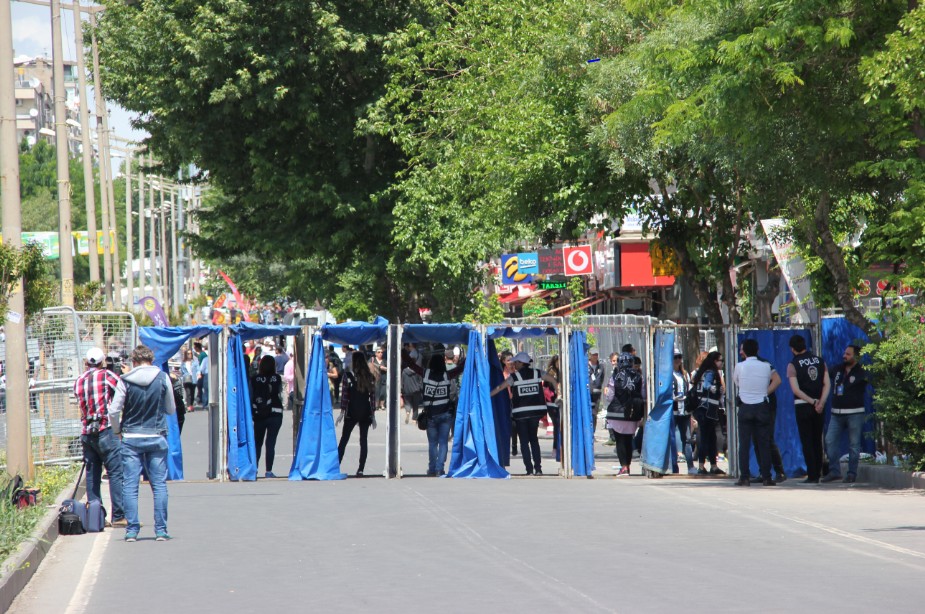 Fotoğraflarla Diyarbakır&rsquo;da 1 Mayıs